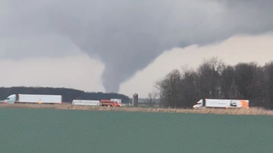 Severe weather sweeps Midwest states, apparent tornadoes across Indiana, Ohio leave at least 2 dead