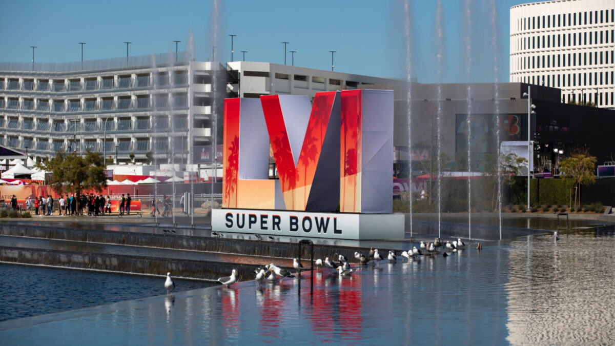 Super Bowl Champ Proposes ‘All-Black Vs. All-White Bowl,’ ‘Sick’ Of ‘White Guys Commenting On Football’