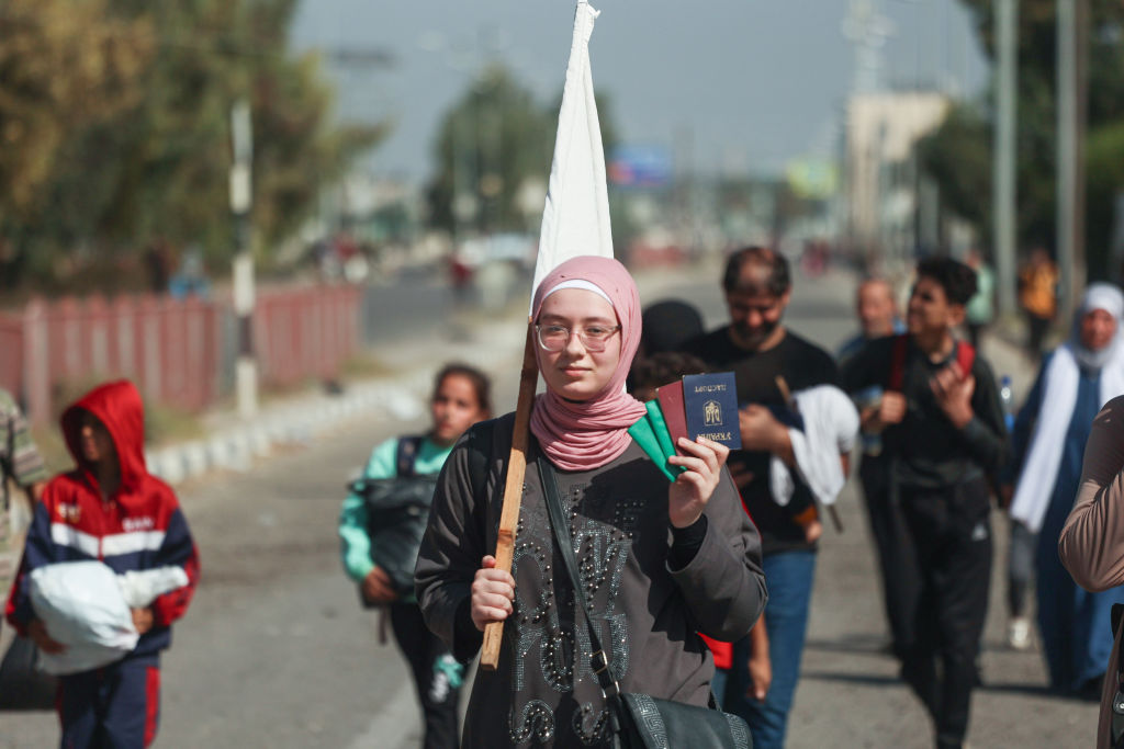 Israel pushes deeper into Gaza as UN estimates 15,000 flee South