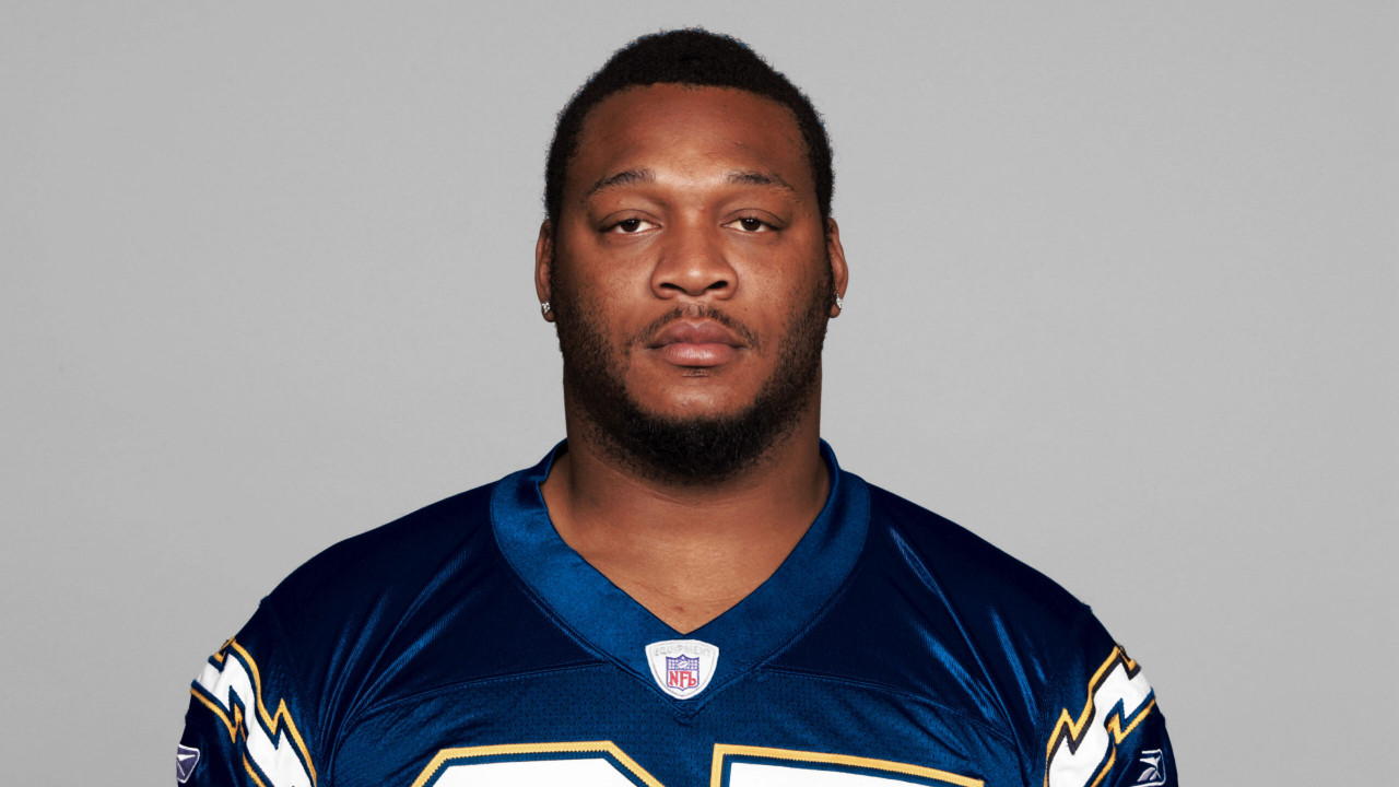 Former NFL Defensive Lineman Adrian Dingle Dead At 45