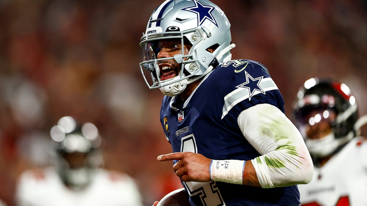 Dak Prescott scores 5 touchdowns as Cowboys wallop Bucs in NFC wild-card matchup