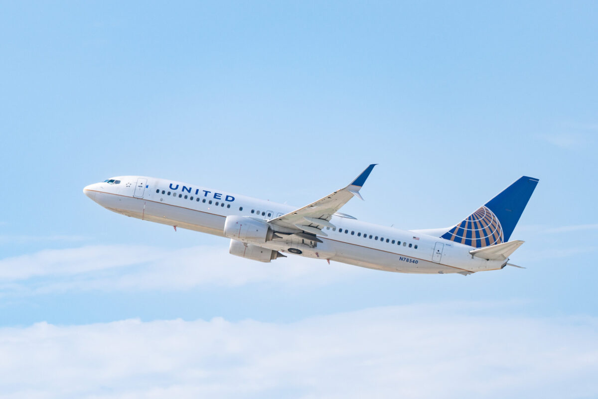 United Airlines Boeing 737 Loses External Panel Mid-Air