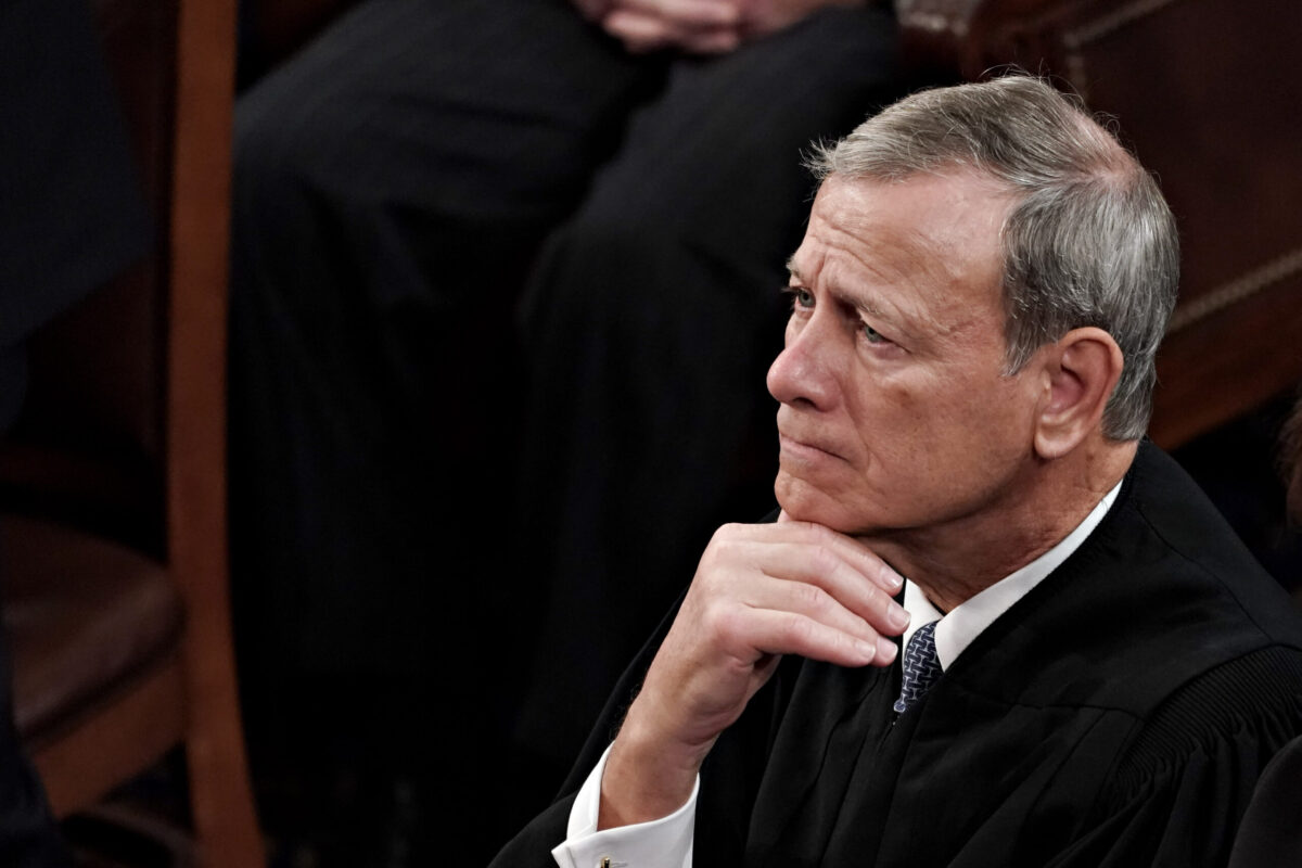 Chief Justice Roberts Declines Invite To Meet With Senate Dems On Alito