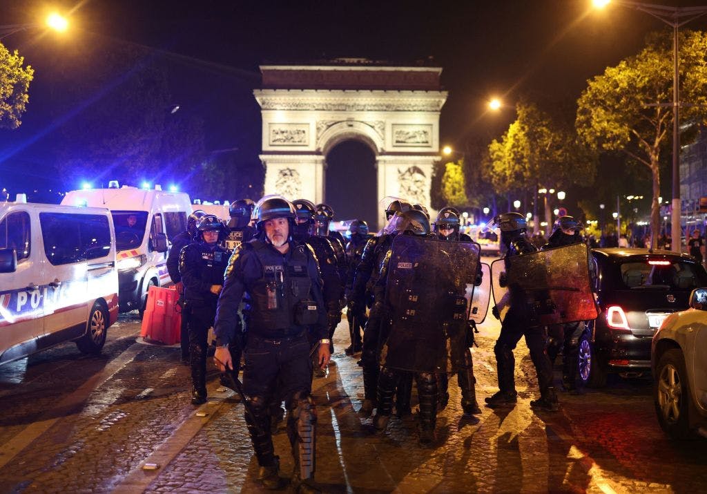 Police Fatally Shoot Suspected Islamic Terrorist Behind Paris Knife Attack