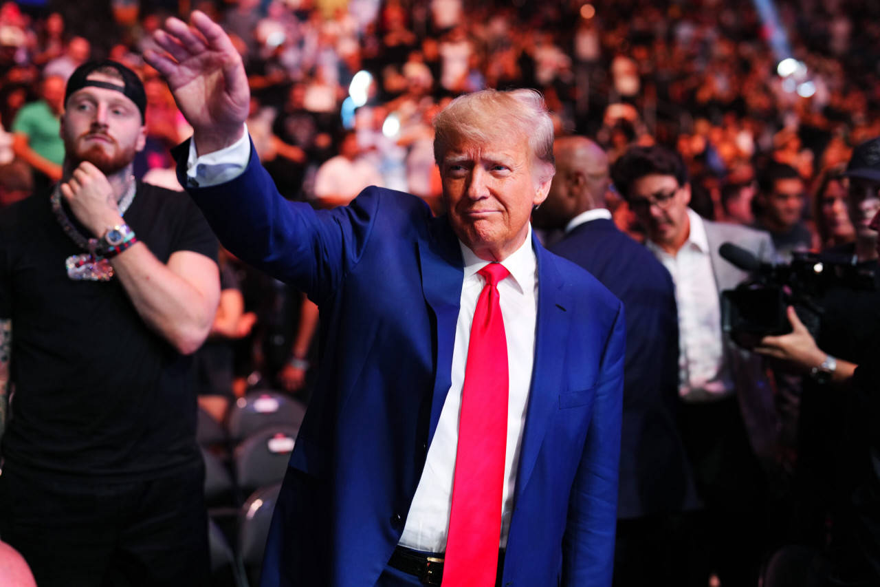 UFC Crowd Cheers As Trump Enters Packed Vegas Arena