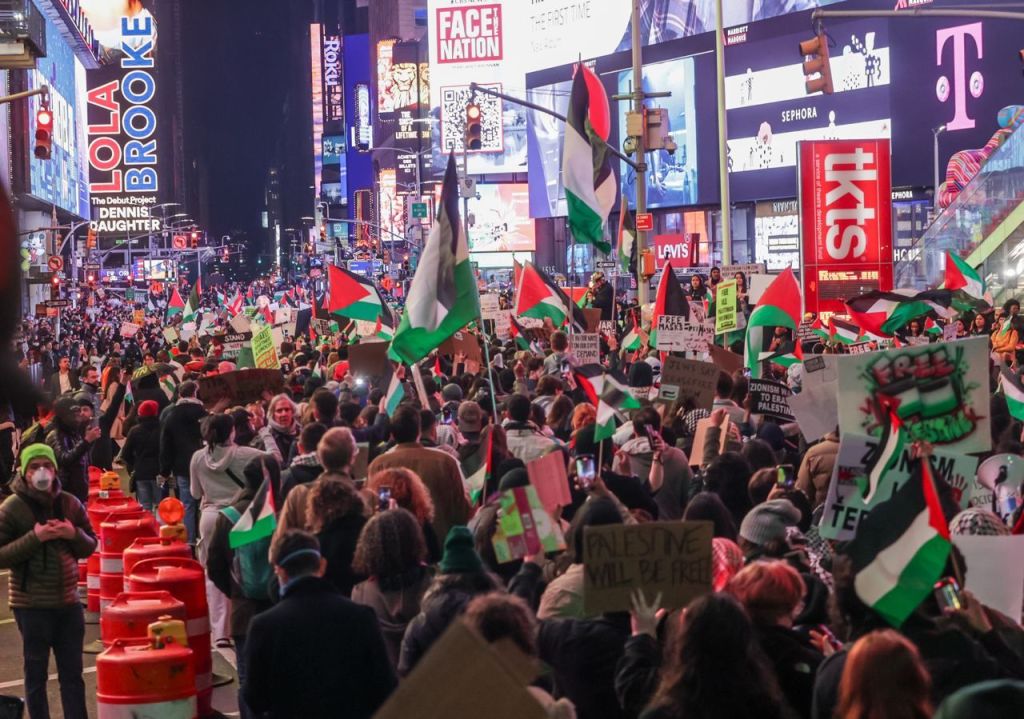 Grand Central Station Targeted By Pro-Palestinian Mob During Unruly NYC Demonstration