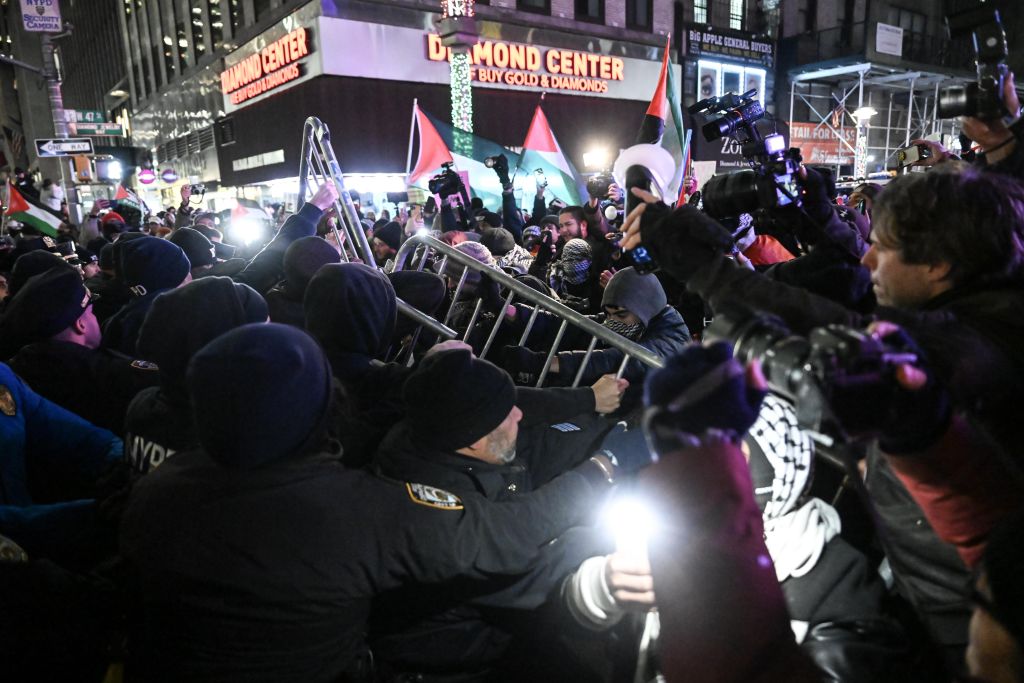 ‘Which One Of Y’all Want To Get Derek Chauvin’d’: Anti-Israel Activists Attack NYPD At NY Christmas Tree Lighting