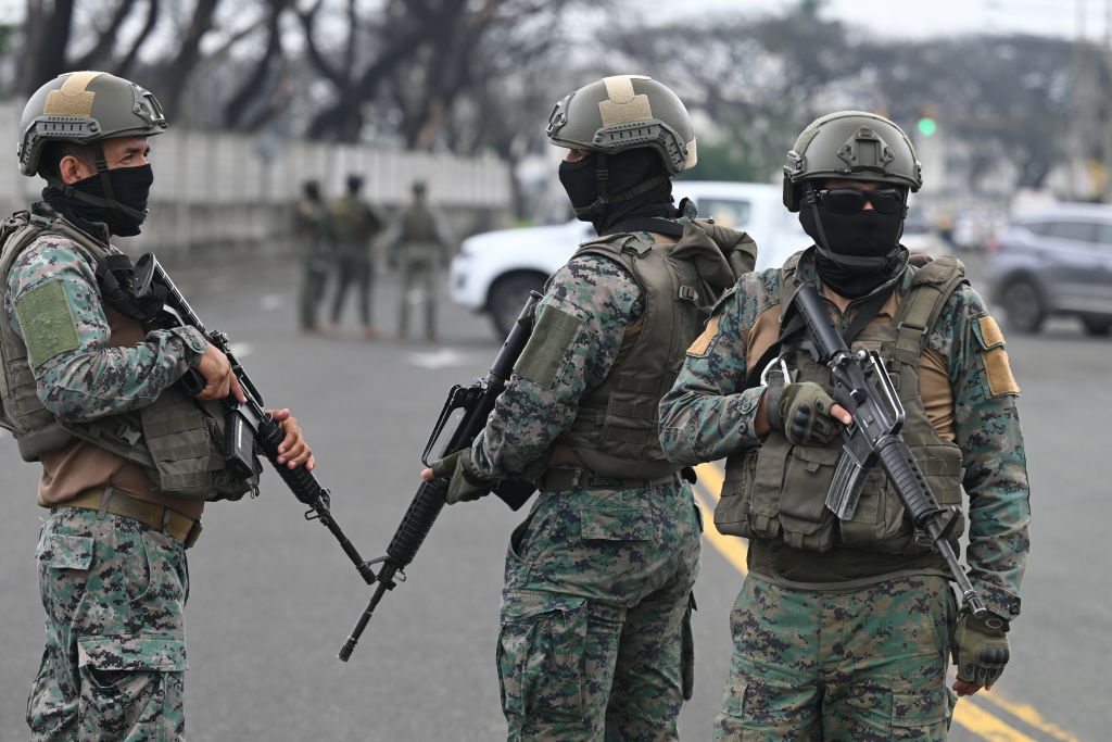 Hundreds Of Ecuadoran Soldiers Descend On Prison Amid Gang Crackdown After Crime Boss Escape