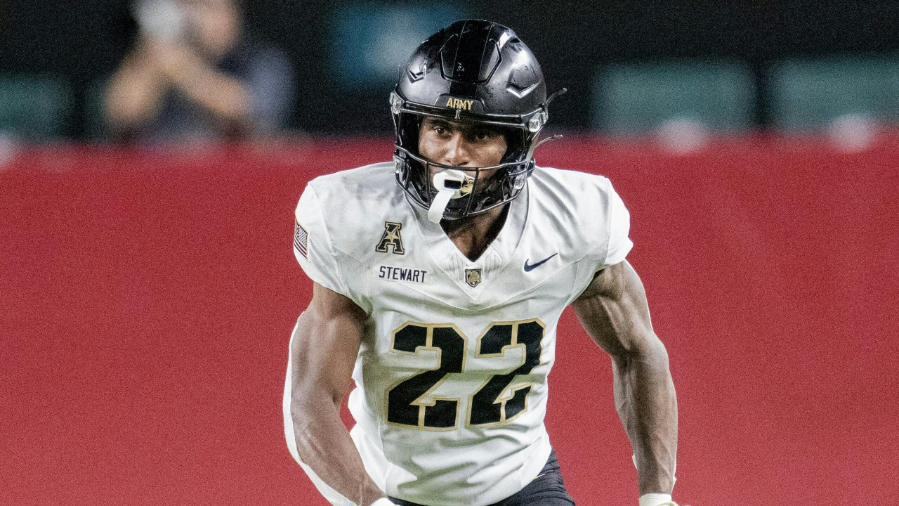 HERO: Army Football Player Rescues Stranger From Burning Car