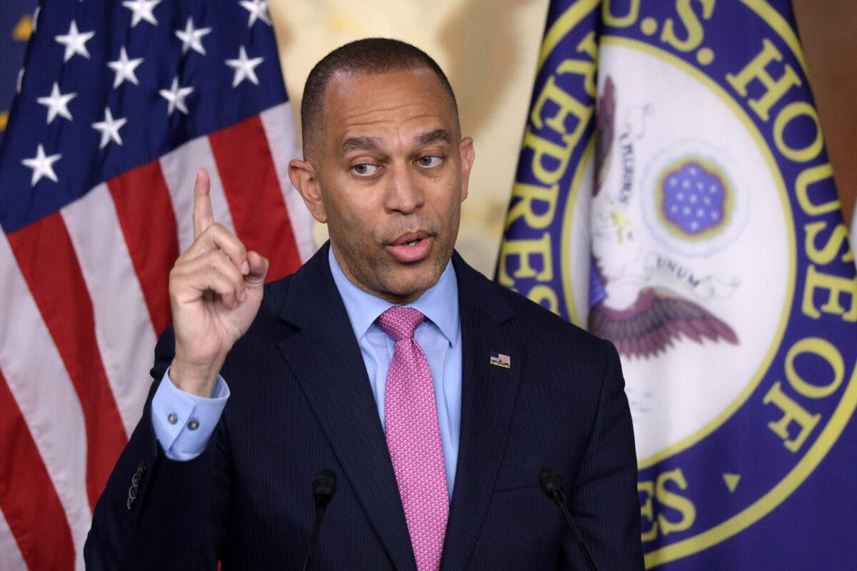 Hakeem Jeffries Won’t Commit To Endorsing Commie Mamdani For NYC Mayor