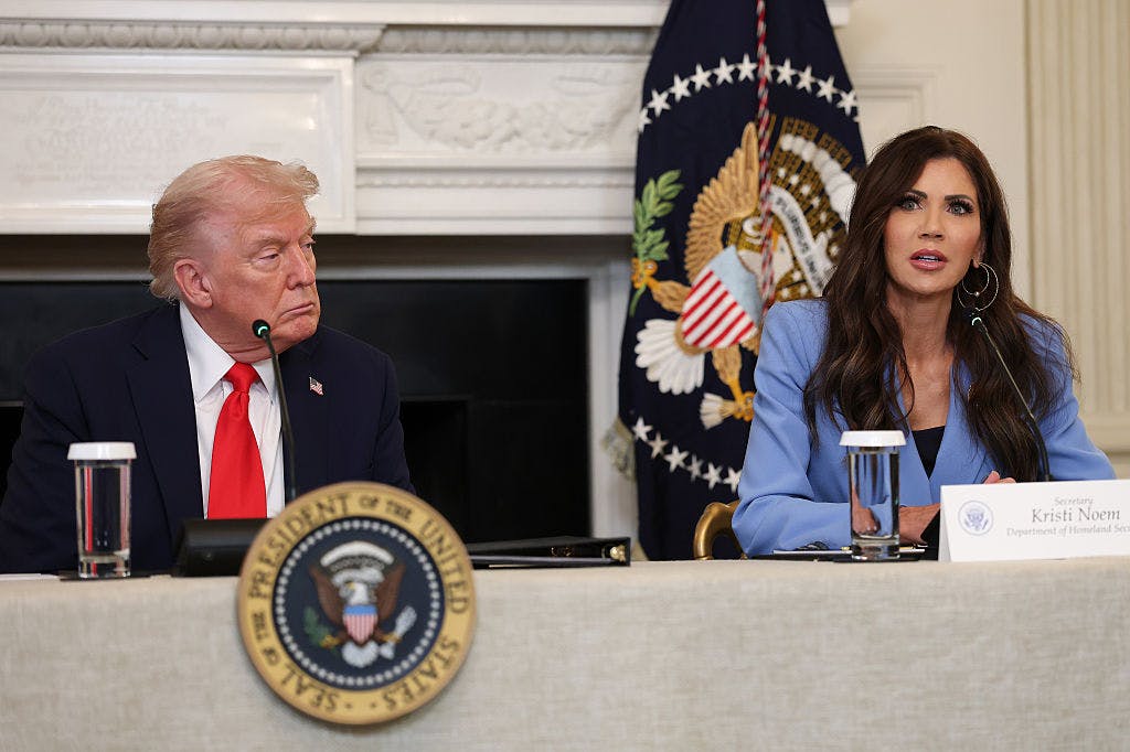 Trump Holds Lengthy Meeting With Kristi Noem After Minnesota Immigration Enforcement Shakeup