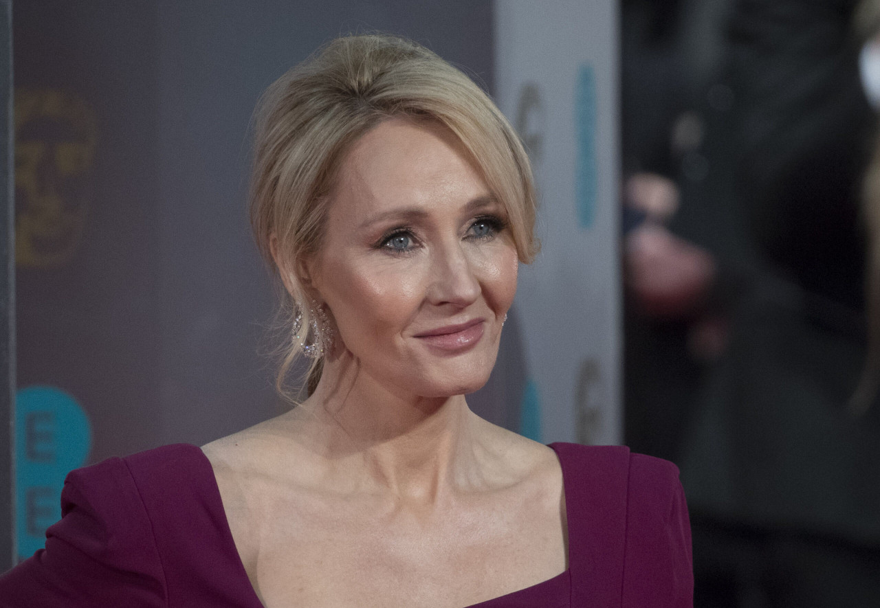 JK Rowling Slams Biological Male ‘Cheat’ After He Qualifies To Run Against Women In Paralympic Games