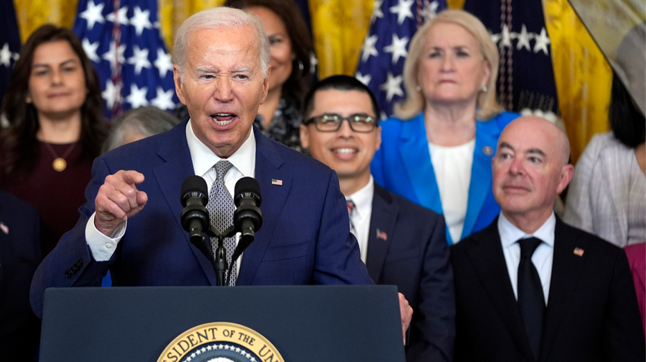 Biden appears to freeze up, forget Homeland Security sec's name during White House event: ‘all kidding aside’