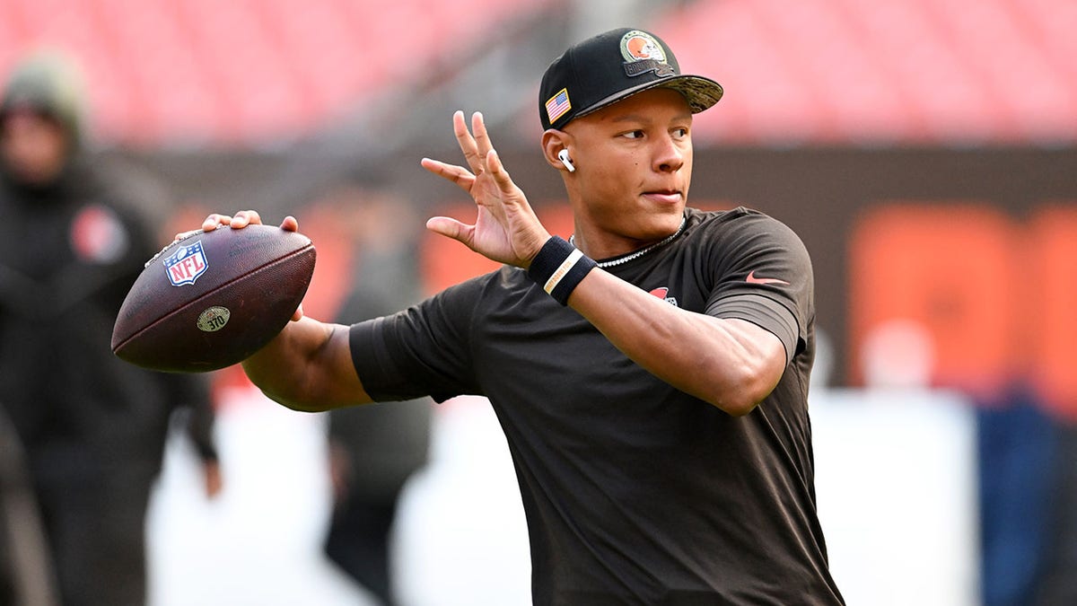 Titans expected to start QB Josh Dobbs; Malik Willis to serve as backup against the Cowboys