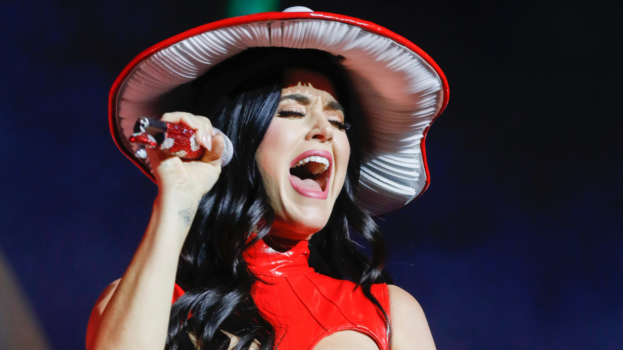 Katy Perry Sparks Robot Comparisons After Video Surfaces Of Bizarre Eye Glitch