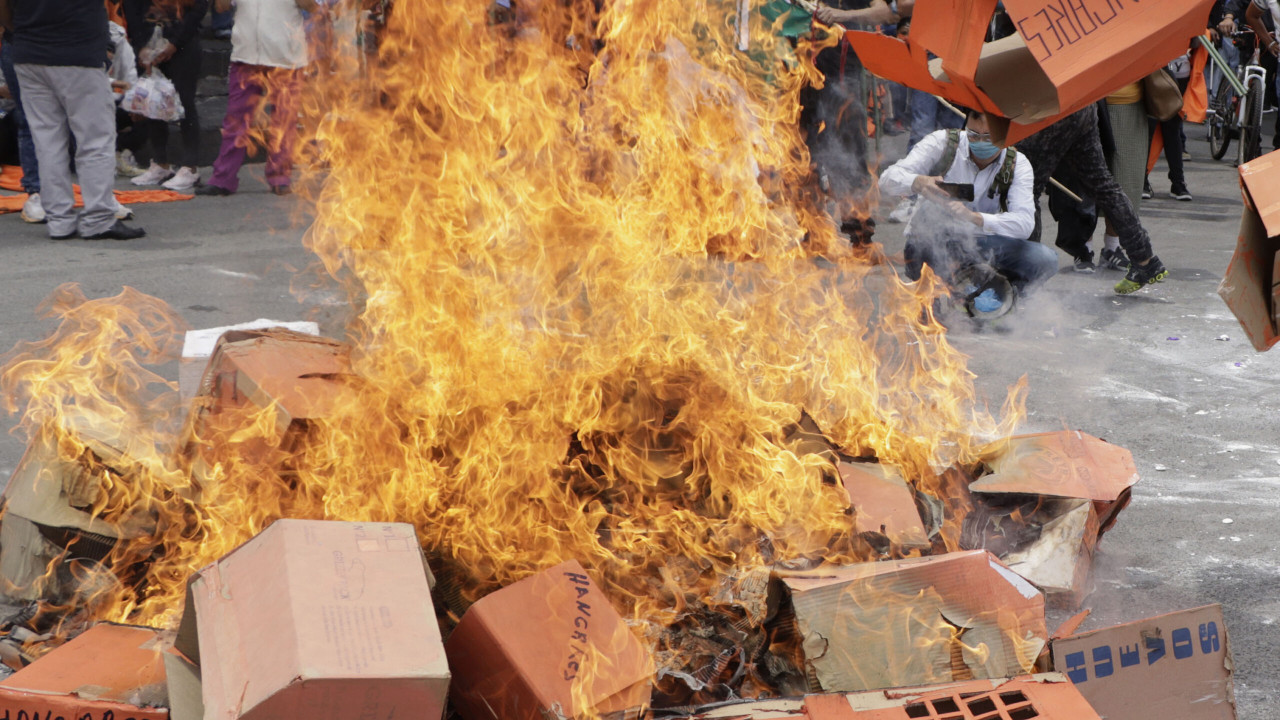 Thousands Of Parents In Mexico Torch Education Materials Featuring ‘Marxist-Communist’ Indoctrination: Report