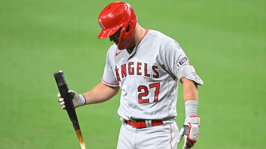 Angels' Mike Trout leaves game with wrist injury: 'I can't describe the pain I felt'