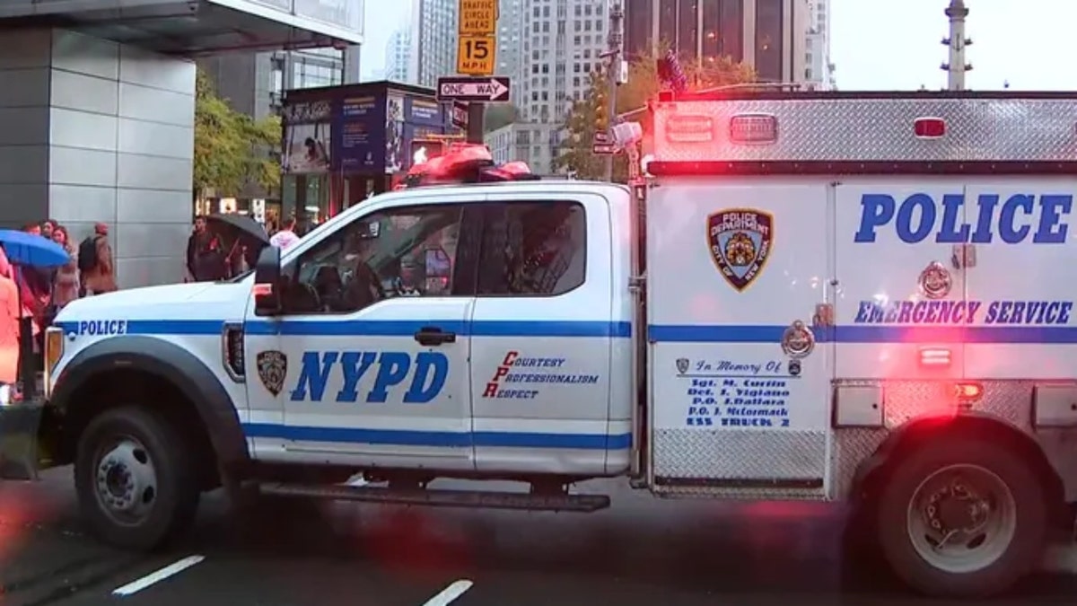 New York City police stop 'threat to Jewish community', arrest 2 armed men following 'terroristic threats'