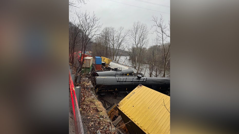 Train derails in Pennsylvania, sends several cars into Lehigh River