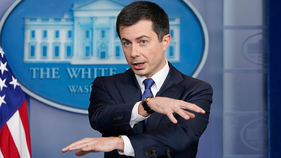 Buttigieg under fire from both parties amid Southwest holiday travel fiasco