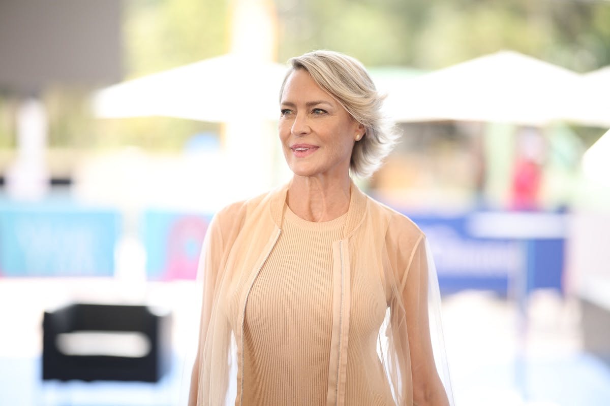 ‘House Of Cards’ Star Becomes Latest Celeb To Ditch U.S., Calls America A ‘Sh** Show’