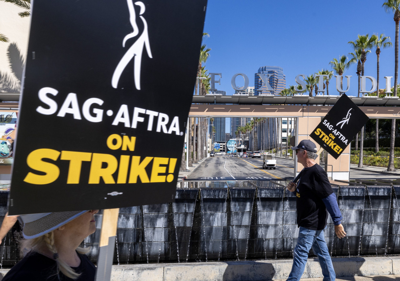 SAG-AFTRA Pickets In New York, L.A. Canceled Due To ‘Potential Safety Concerns’