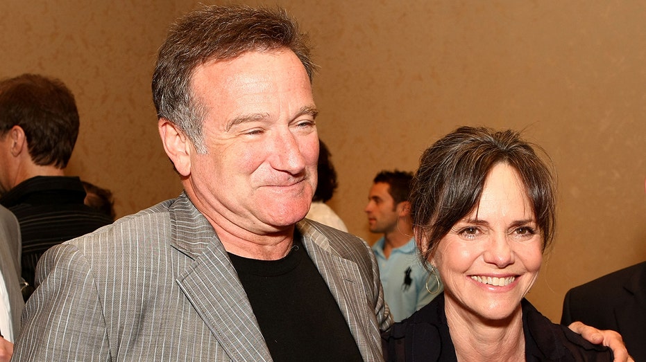 Robin Williams helped Sally Field get time off set after her father died while she filming 'Mrs. Doubtfire'