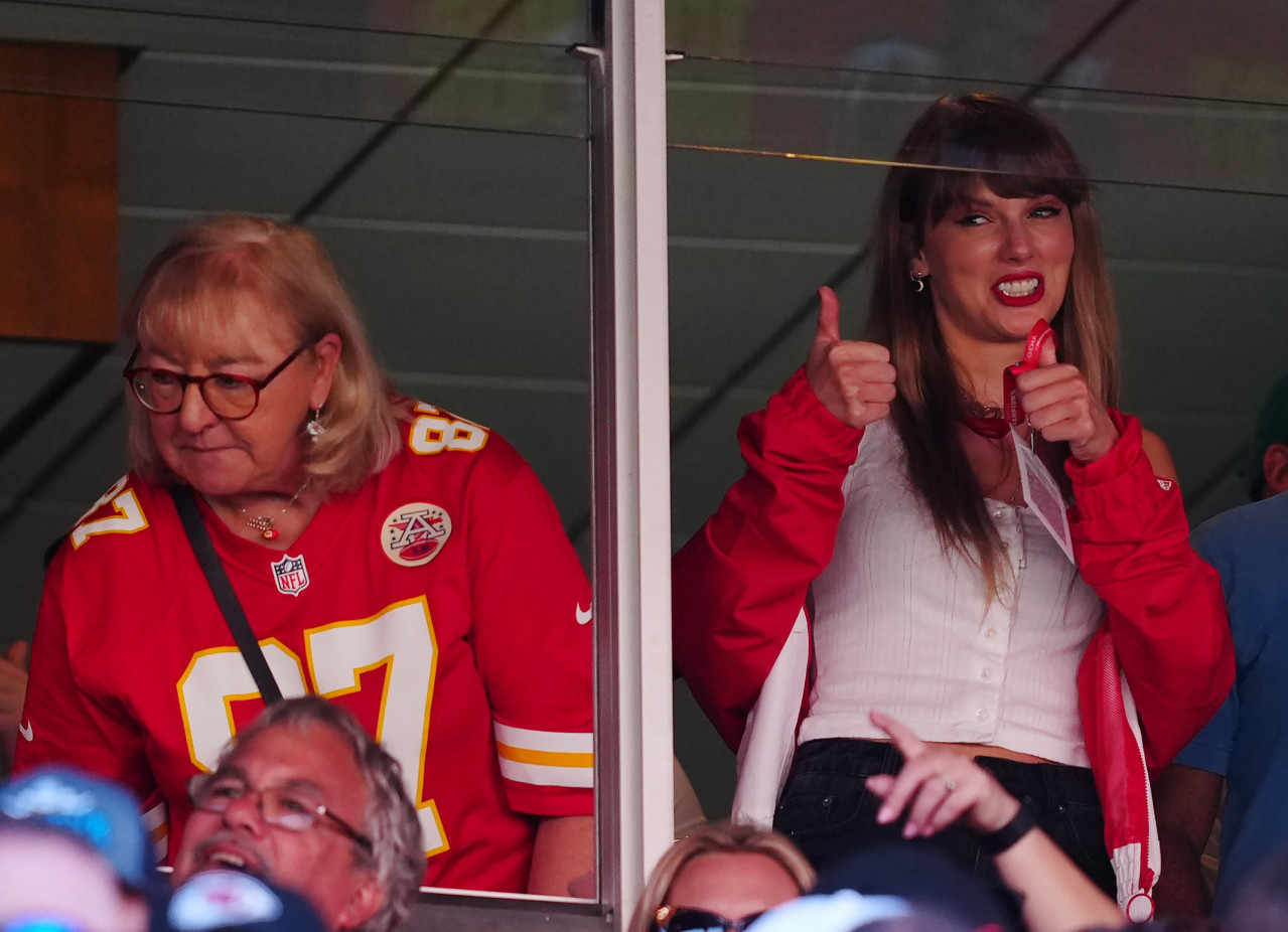 Taylor Swift Spotted Leaving Chiefs Game With Travis Kelce