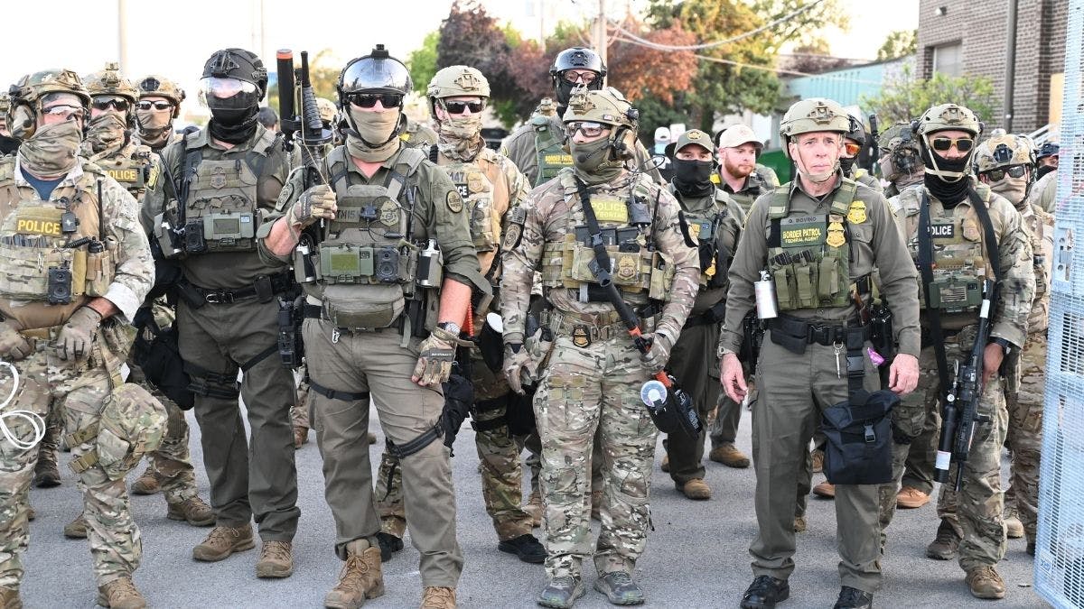 DHS Arrests 800 Illegal Immigrants In Illinois Raids As Trump’s Deportations Continue Amid Shutdown
