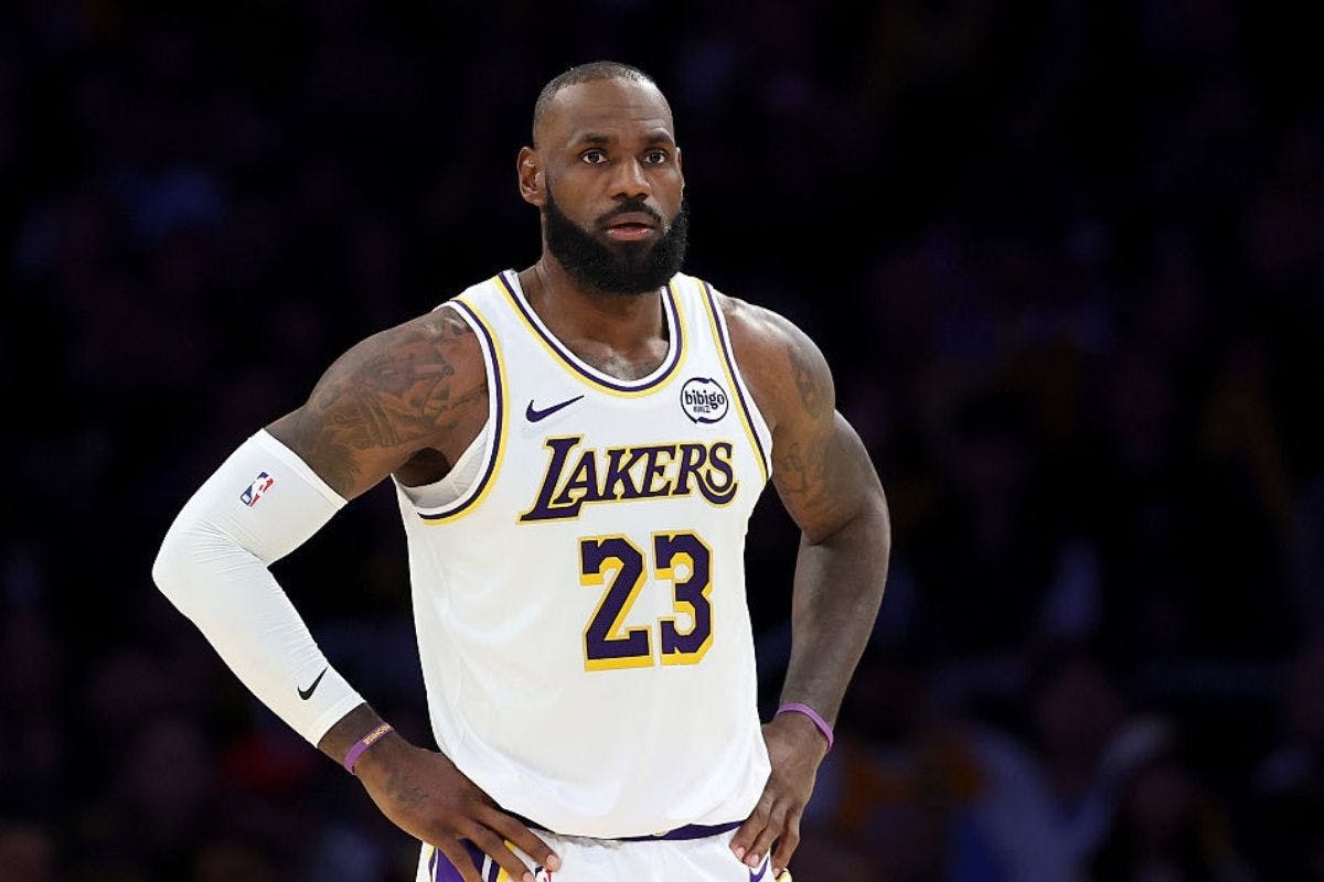 LeBron James Caught Practicing His ‘Golf Swing’ During National Anthem