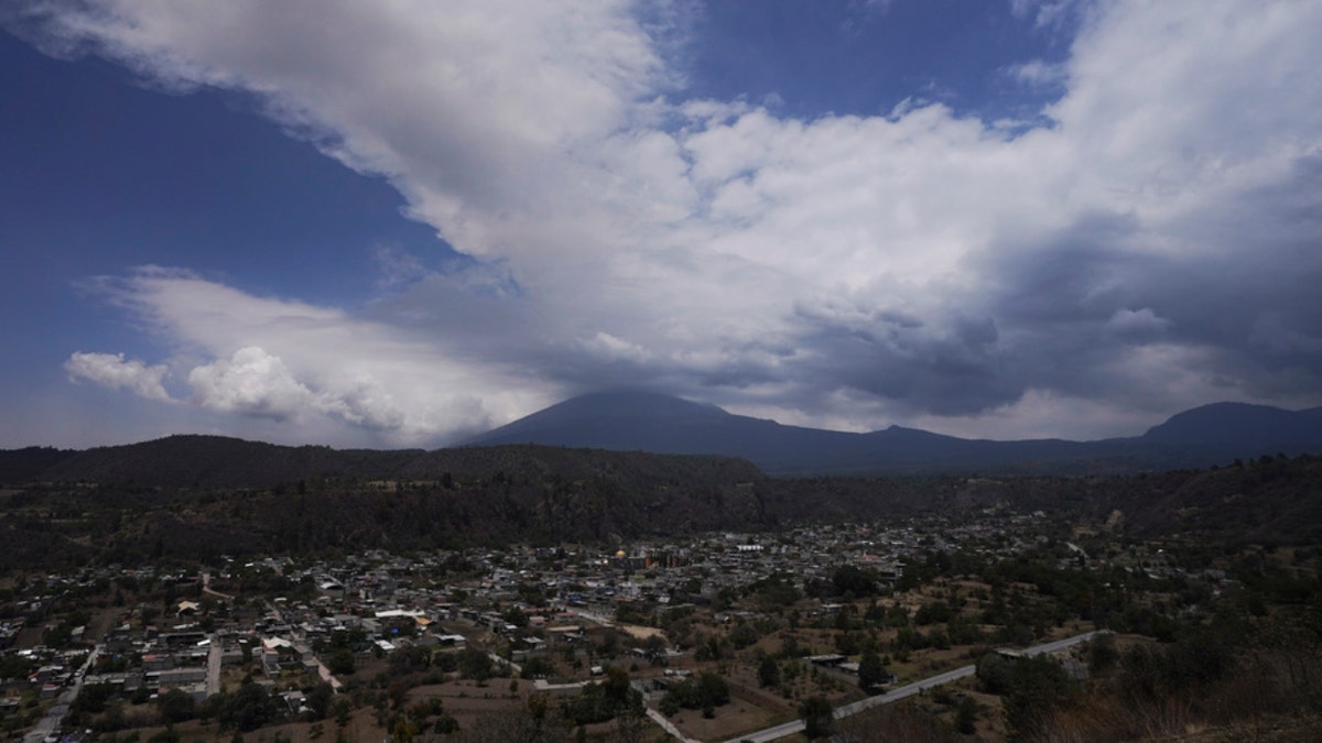 Popocatépetl volcano: Alert level raised as ash shutters Mexico schools, airports