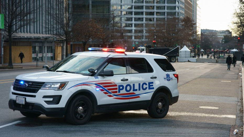 Shooting in Washington, DC, leaves 2 dead, 5 injured; suspect on the loose