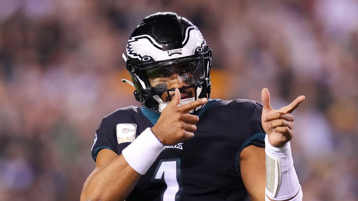 Eagles' Jalen Hurts accomplishes feat no quarterback has done in the last 30 years