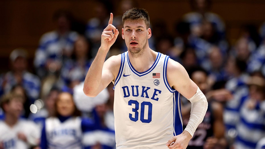 Duke’s Kyle Filipowski appears to stick leg out, trip UNC player: ‘Shades of Grayson Allen’