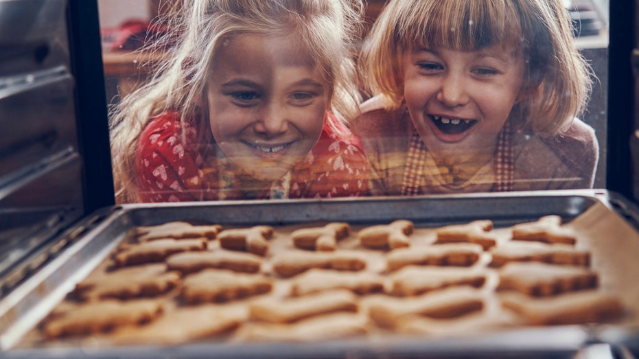 In food competition, grandfather picks his own wife as winner over the grandkids: 'Weird'