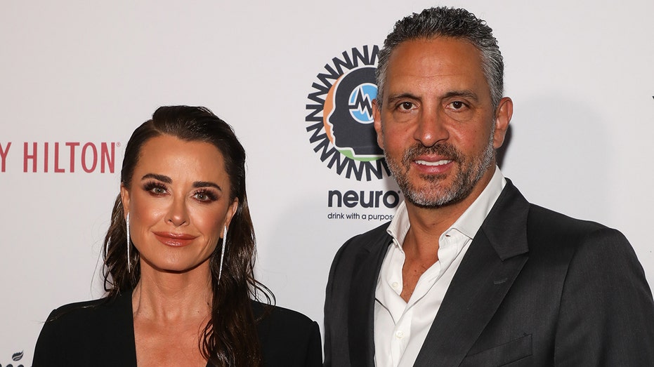 Kyle Richards explains since-deleted cryptic message amid Maurico Umansky separation claims