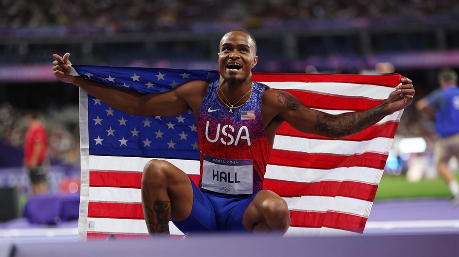 USA's Quincy Hall comes from behind to win gold in Olympic men's 400-meter final