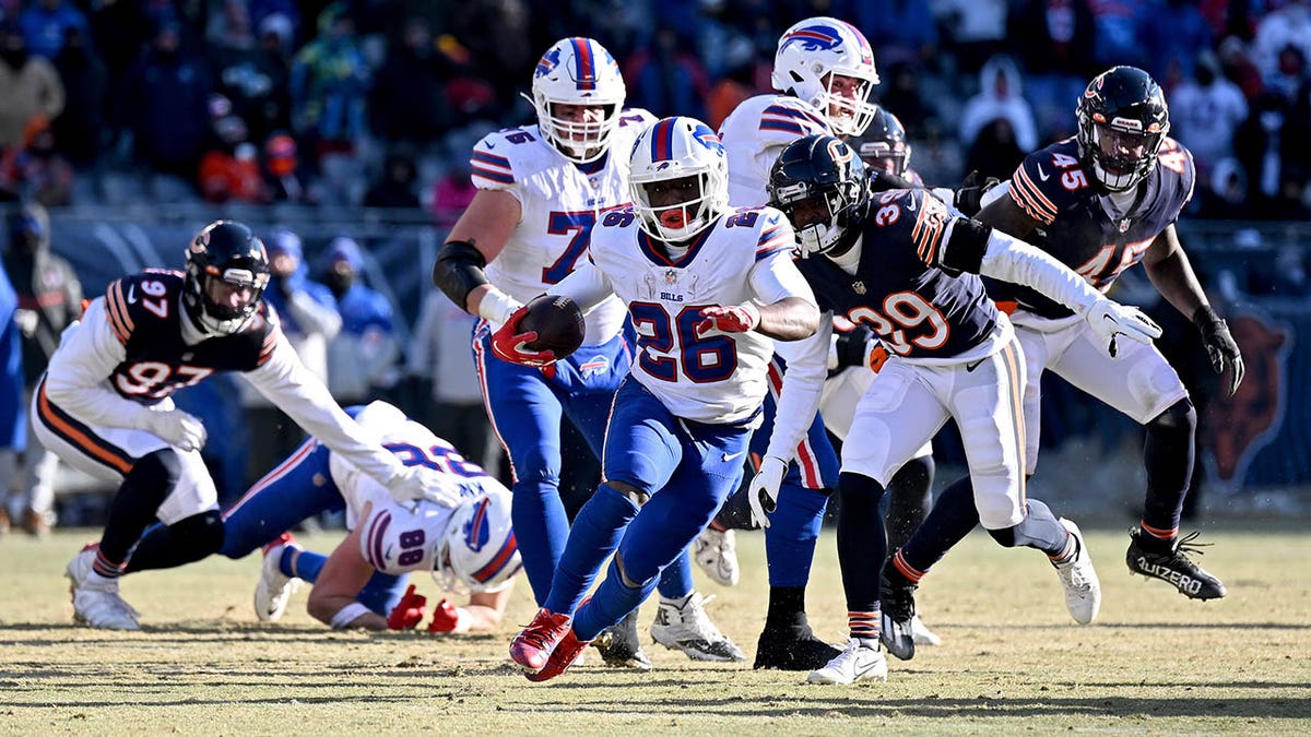 Bills use ground game to clinch AFC East in dominant win over Bears