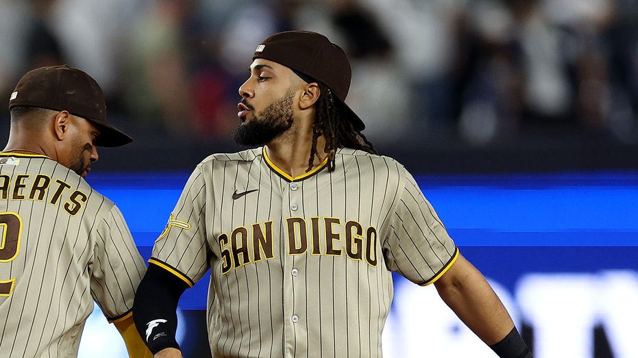 Yankees fans serenade Fernando Tatis Jr. with 'steroids' chant; Padres outfielder basks in it