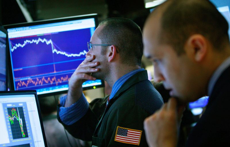 NEW YORK - MARCH 2: Traders work on the floor of the New York Stock Exchange at the end of the trading day March 2, 2009 in New York City. Stocks closed down 299.64, or 4.2 percent, to close at 6,763.29. This was the first time the Dow closed below 7,000 since May 1997. (Photo by Mario Tama/Getty Images)